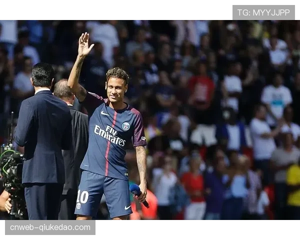 为迎接2026-27赛季，部分法甲球场启动LED广告板升级工程